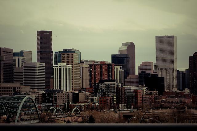 Mile High Love: Online Dating Denver Unveiled! 8 Breaking Down the Do's and Don'ts of Denver's Online Dating Culture